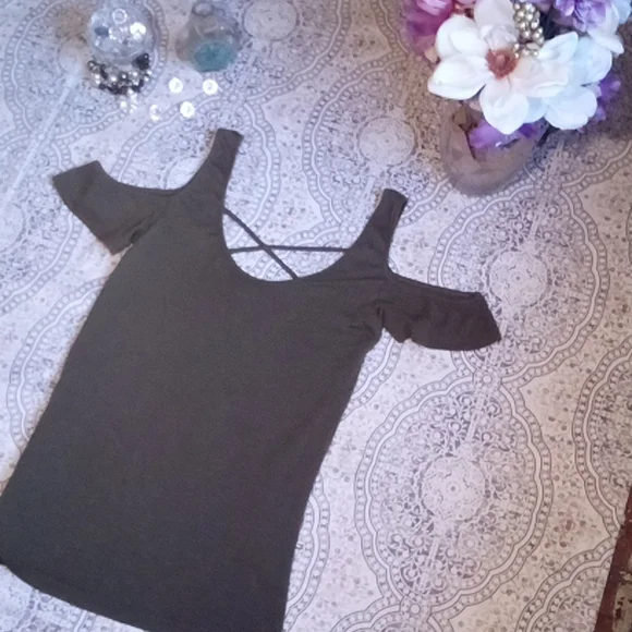 CUT out, criss cross back top - Picture 3 of 7